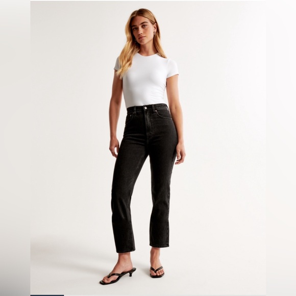 BESTSELLER
Ultra High Rise Ankle Straight Jean | BLACK - Picture 3 of 11